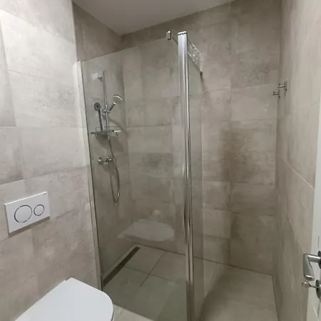Prekrasan Letizia S Bazenom Apartman Banjole