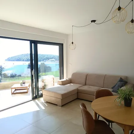 Prekrasan Letizia S Bazenom Apartman *
